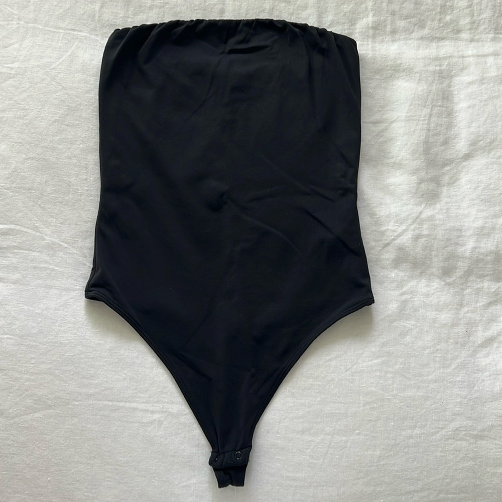 Aritzia Babaton Contour Tube Bodysuit